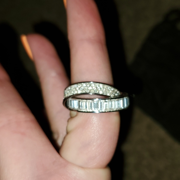 MKors double ring comes with pouch and bg size 8 - Picture 2 of 11